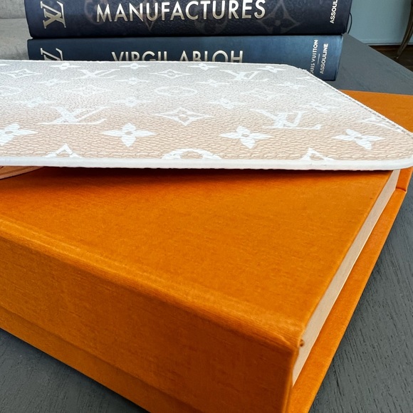 Louis Vuitton Neverfull Pochette By The Pool Monogram Giant - Picture 13 of 14